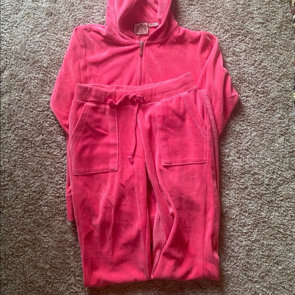 Juicy Couture Tops - Juicy Couture Sweatsuit